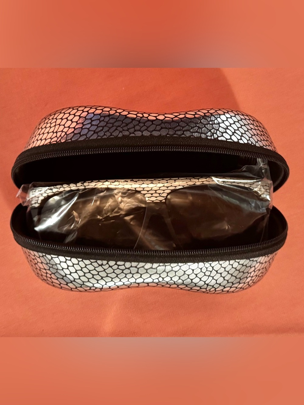 Taylor Swift Reputation Stadium Tour Silver Snake Sunglasses NIB And Case